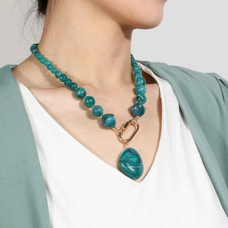 Collier en Perles Naturelles Vertes – Élégance Chic & Énergie Zen